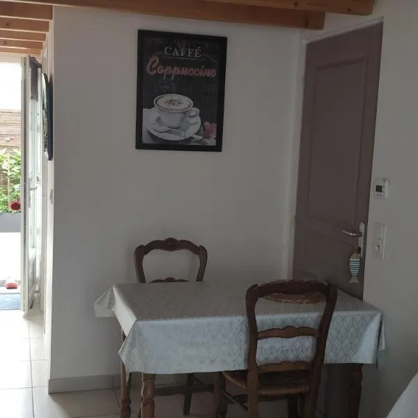Maisonnette avec terrasse, Hotel in Châtelaillon-Plage