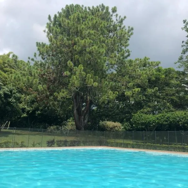 Lago Calima Hostel, готель у місті Каліма