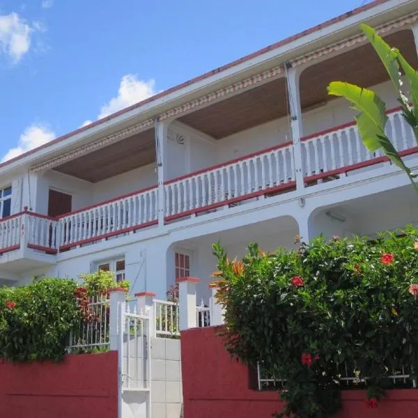 Gîtes Dardanelle, hotel v destinaci Bouillante