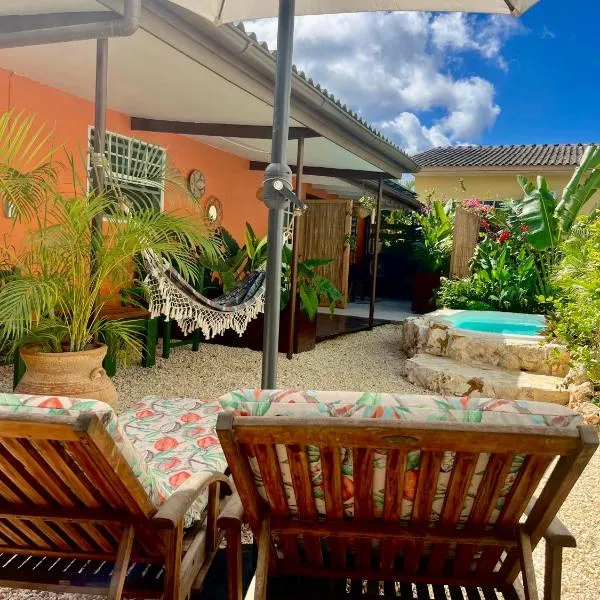 Tropical Appartment & Studio Curaçao, отель в городе Дорп-Синт-Михил