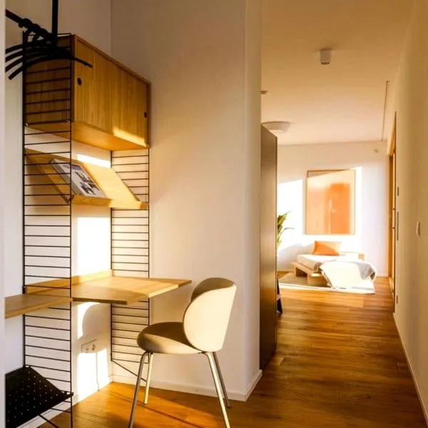 TrulySpace - Modernes Apartment am Rathausplatz, Terrasse, Fahrstuhl, hótel í Augsburg