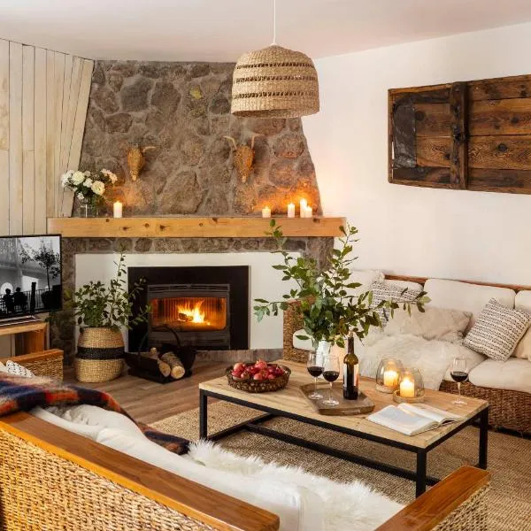 Wishome- Casa en finca propia con piscina privada en falda de Grados, hotel in Mejorada