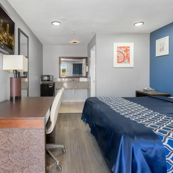 Golden Inn Dallas by Hotel O, hotel di Dallas