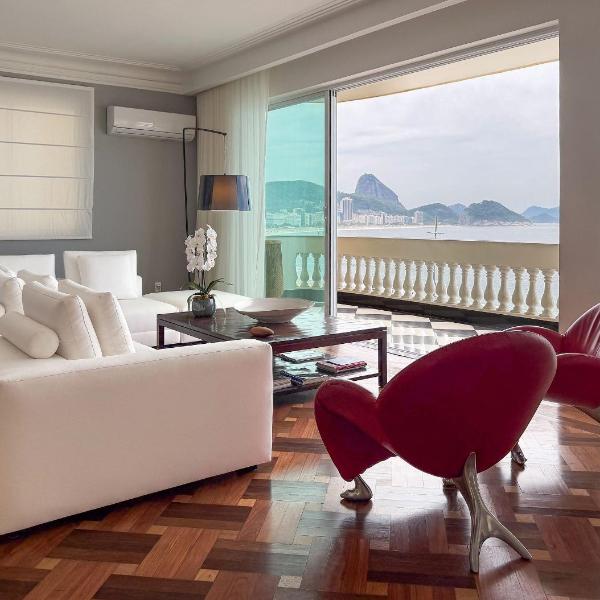 Apartamento com jacuzzi e 2 quartos disponível para aluguel em Copacabana, com vista para o mar, acomodando até 4 pessoas