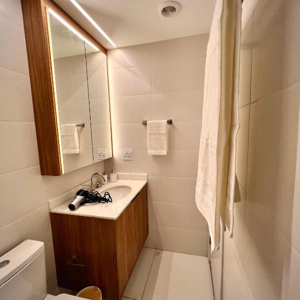 1702 Madalena - Apartamento Amplo, com ar-condicionado, mesa de jantar, cortinas blackout, Piscina, Academia e ao lado do metrô - Foto 3