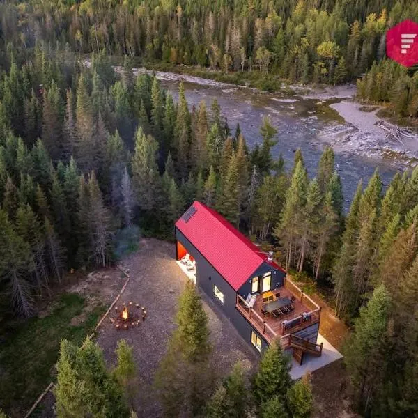 Le Singing Salmon de Bonaventure - Chalet autonome Bord de rivière - Gaspésie, hotel en Bonaventure