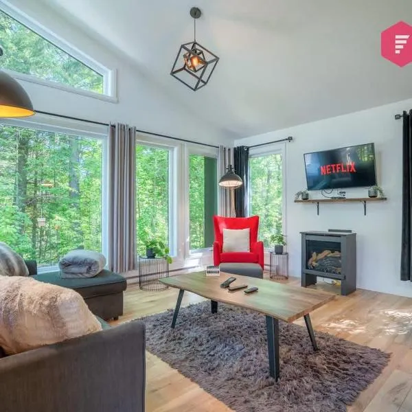 Le Coureur des bois de Portneuf - Private hot tub Pool Sauna Trails, hotel in Pont-Rouge