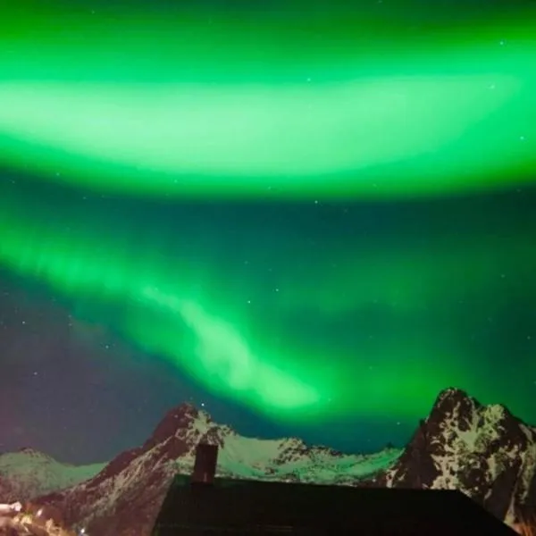 Sentral, stor leilighet i Svolvær 2 etg inntil 4 pers, Hotel in Svolvær