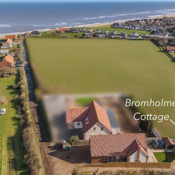 Bromholme Cottage Bacton - Sleeps 10, hot tub, close to beach, Hotel in Bacton