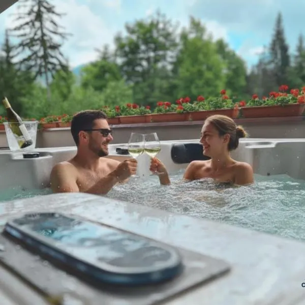 Mariah Mountain Premium Retreat , Private Jacuzzi and Forest View, khách sạn ở Poiana Brasov