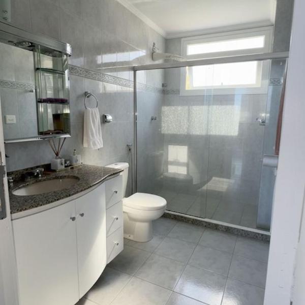 Quarto Privativo Farol da Barra Banheiro Exclusivo Frigobar TV - Foto 3