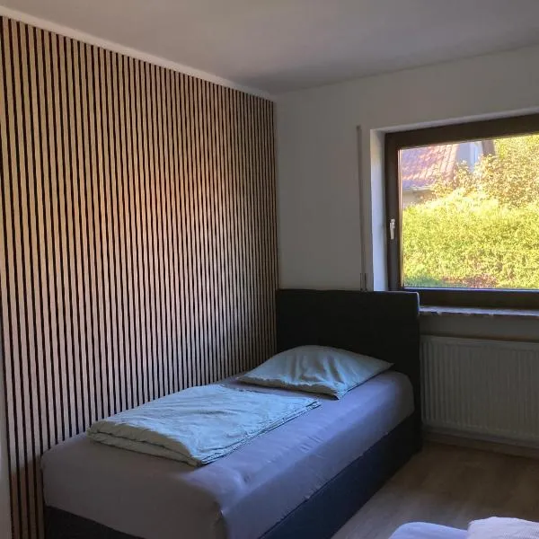 gemütliches und ruhiges Gästezimmer im Grünen, hotel en Wendelstein