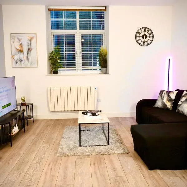 Spacious 4BR Apartment 7 Beds Near Station, hotel i Newport