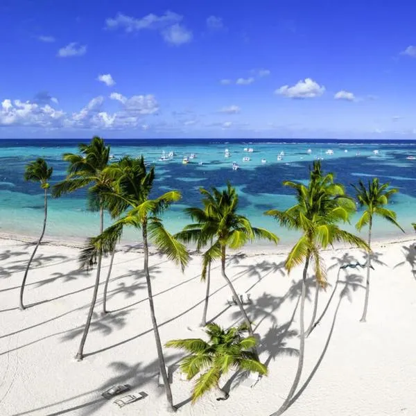 OCEANFRONT & Garden View VILLAS Hotel WIFI BBQ Parking Los Corales beach CLUB & SPA, hótel í Punta Cana