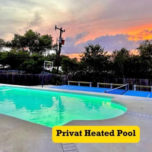 4 Bed sleeps 12 -Sea world-Six Flags-Down Town - Emerald Oasis, Hotel in San Antonio