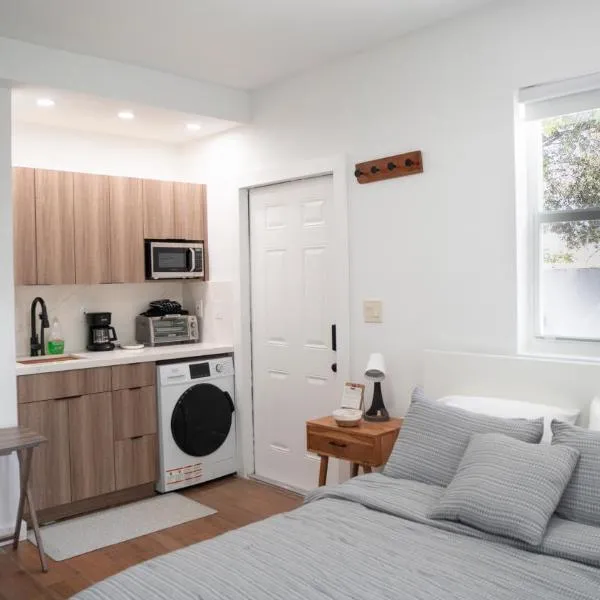 Stylish Studio Near Wynwood & Design District, hotel en Miami