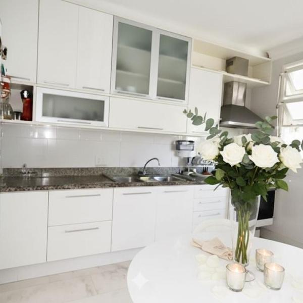 Quarto Privativo Farol da Barra Banheiro Exclusivo Frigobar TV - Foto 4