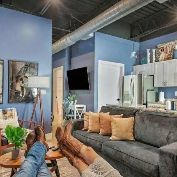 New Studio- 2 beds 7 mins to DT, hotel in Nashville