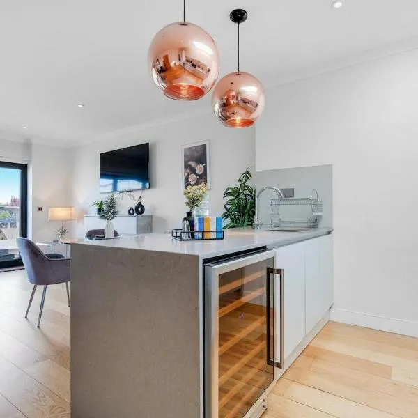 Stylish Huge Flat with Ensuite - Kew & Richmond, готель у місті Брентфорд