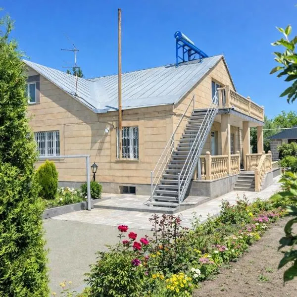 Chkalovka Guest House With Sevan View، فندق في سيفان