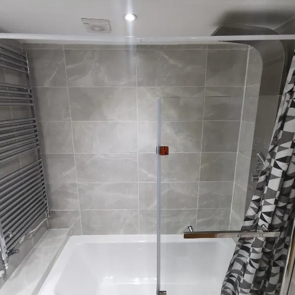 WBC-1-4 Private Room near Birmingham, Hotel in Wednesbury