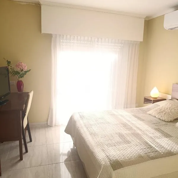 Céntrico con cochera, hotel i Coronel Suárez