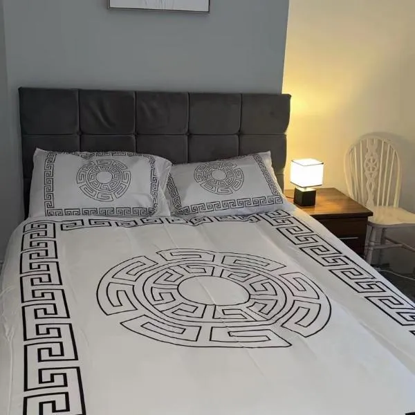 PLUS Properties Moston, hotel en Stoke-on-Trent