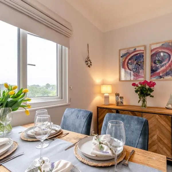 2 Bed in Tenby oc-c32240, hotel i Tenby