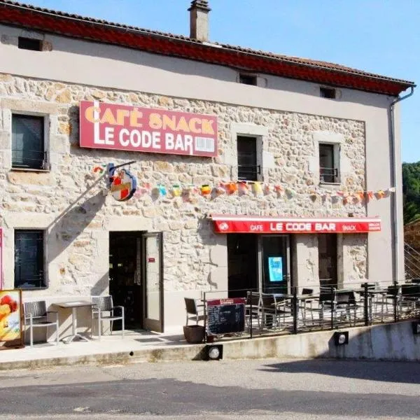 Gite d'étape le code bar, hotel in Saint-Julien-Labrousse