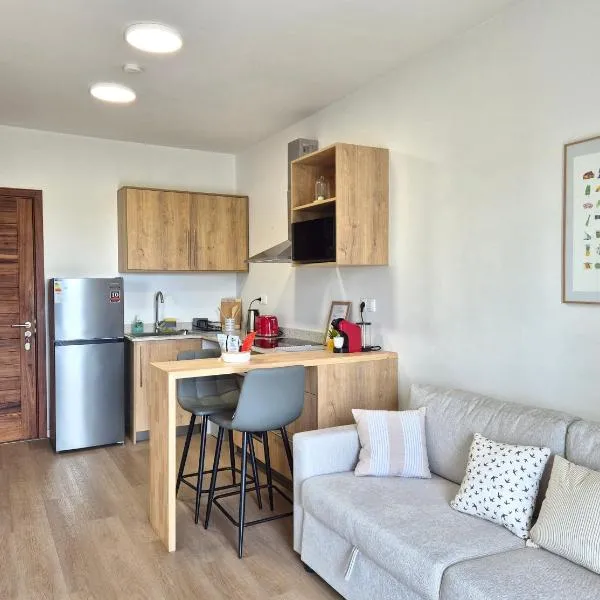 Sunset Breeze - Bright & Cozy Apartment in Tamarin, hotel v mestu Tamarin