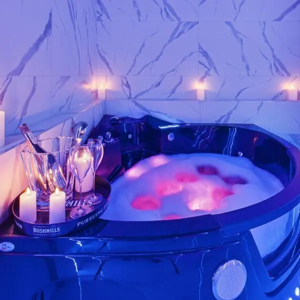 Jacuzzi LoveAparts Marki Romantic Getaway, hotell i Marki