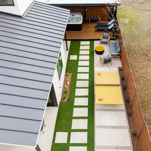 오스틴에 위치한 호텔 Austin Ember House with Hot Tub & Pit
