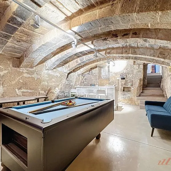 Chic 4BR Maltese Gem with Game Room in Siġġiewi, hotel em Siġġiewi