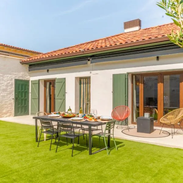 Espaciosa casa rural con amplio jardin y barbacoa, Hotel in Cadreita