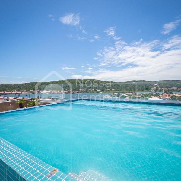 Flat Bossa Nova Cabo Frio | Rooftop, Piscina e Sauna na Passagem, a 600m da Praia do Forte