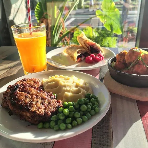 Viesnīca Breakfast & Dinner Included - Top-Floor Apartment Maroochydore CBD pilsētā Marūčidora