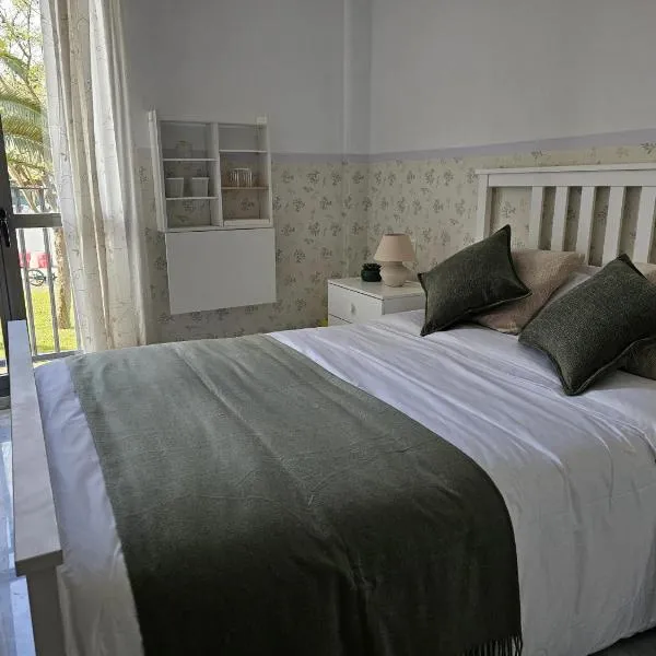 Solo or Couple , Solo o Pareja, hotel in Seville
