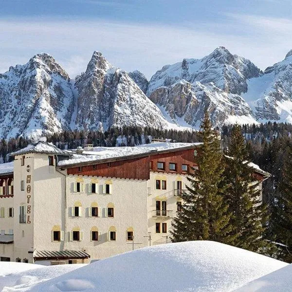 B&B Hotel Passo Tre Croci Cortina, hotelli kohteessa Cortina dʼAmpezzo