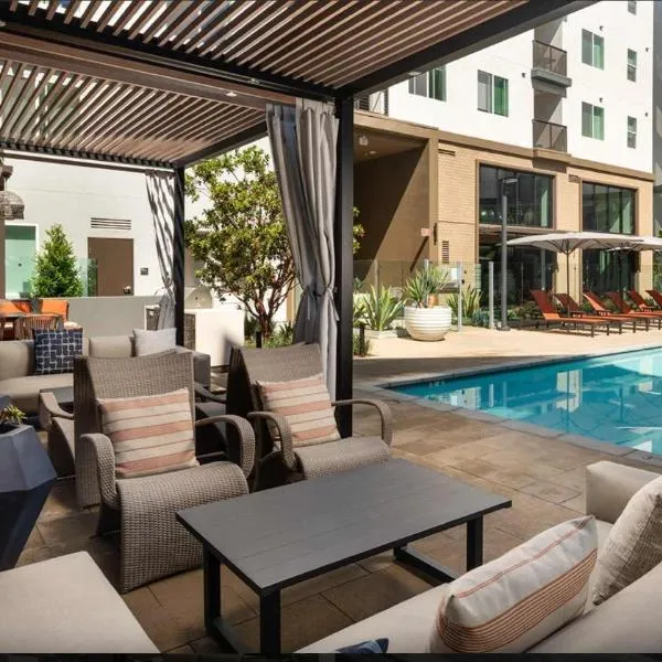 Anaheim 2BR Close to Disneyland & Convention Center, hotel em Orange