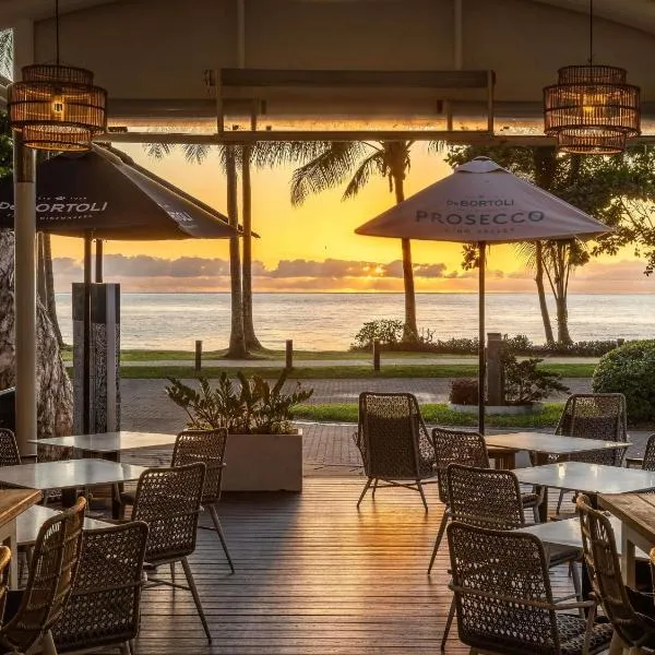 Peppers Beach Club & Spa, хотел в Палм Коув