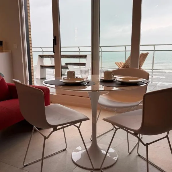 Secret Stay, Wellness Penthouse studio, Privacy, Seaview, Terras, Sauna, hotel i Koksijde