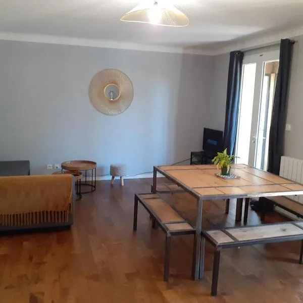 Gîte de la Transhumance - 80m2, hotell i Rognes