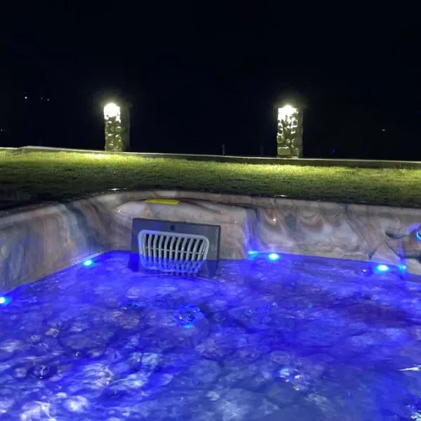 Zerko Holiday Home - Vineyard Chalet With Sauna and Jacuzzi FREE, hotel i Mirna