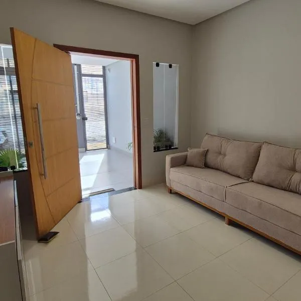Apartamento próximo ao Cais de Januária - 40 Km do Parque Nacional Cavernas do Peruaçu, hotel a Januária