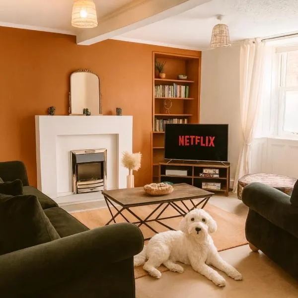 Bourne Cottage, Stylish 3 Bed, Sleeps 7, Pet Friendly, Central Castleton, hotel u gradu Kestlton