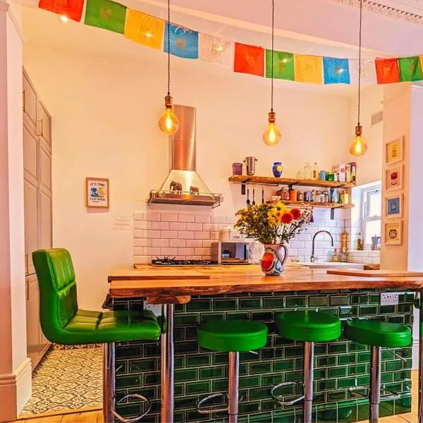 The Retreat Magnificent Sea Side Apartment, hotel u gradu 'Hastings'