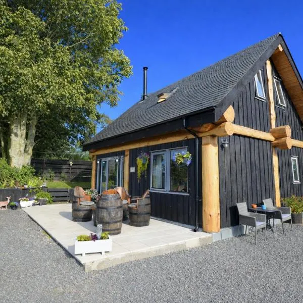 Rowanlea Lodge Hot Tub Secure Garden Pub 5 min walk, hotel in Laurencekirk