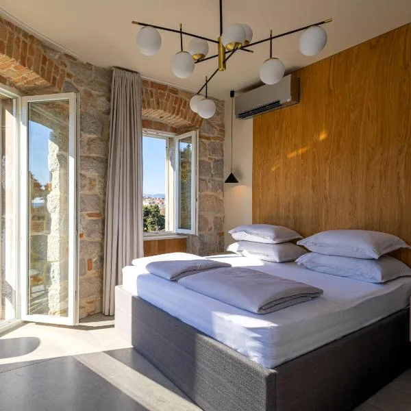 East Coast Deluxe Rooms, hotel in Split