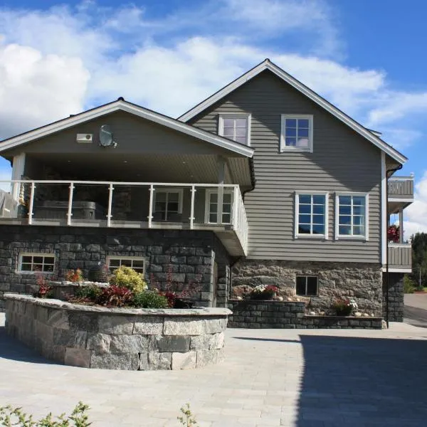 Viken Holiday Home โรงแรมในHøyanger