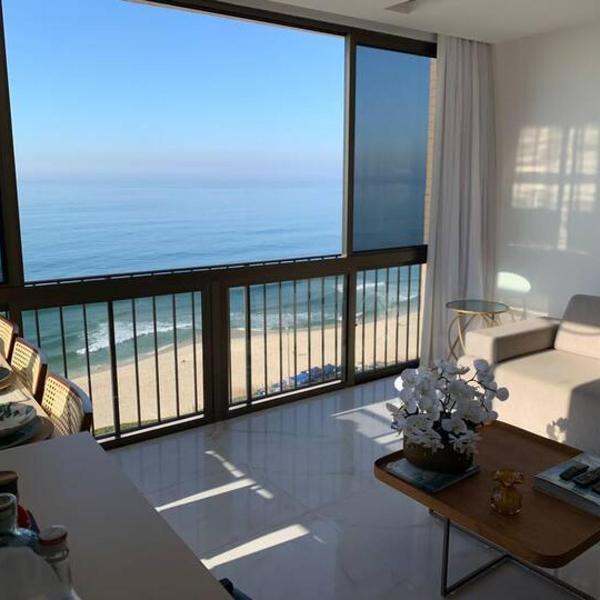 Apartamento espetacular frente mar na Barra